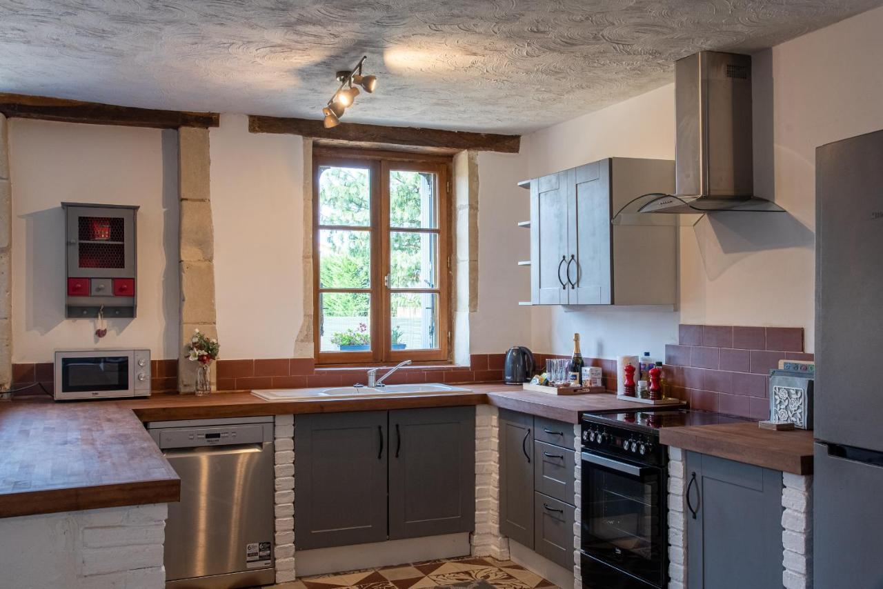 Lavender House - Traditional Stone House Oozing Charm And Character Cersay Luaran gambar