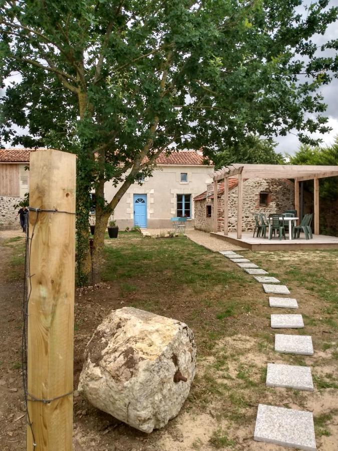 Lavender House - Traditional Stone House Oozing Charm And Character Cersay Luaran gambar